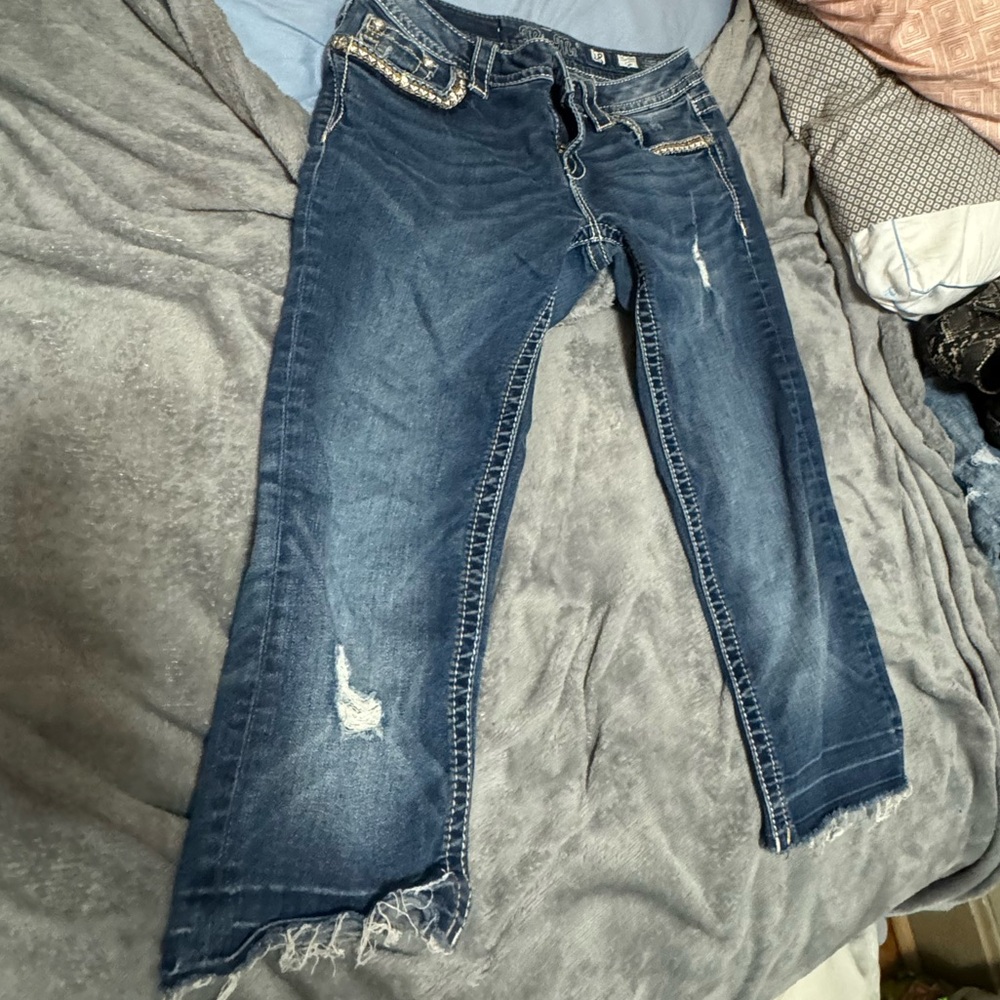 size 28 Miss me caprees